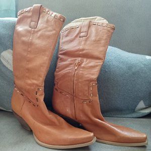 BCBGirls Sz 5.5 Tan Leather Cowboy Boots